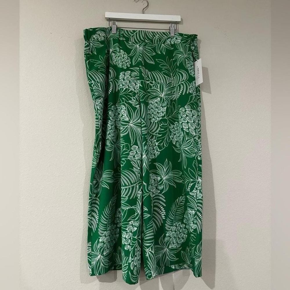 Wide leg green with white pineapple and palm trees Size L.